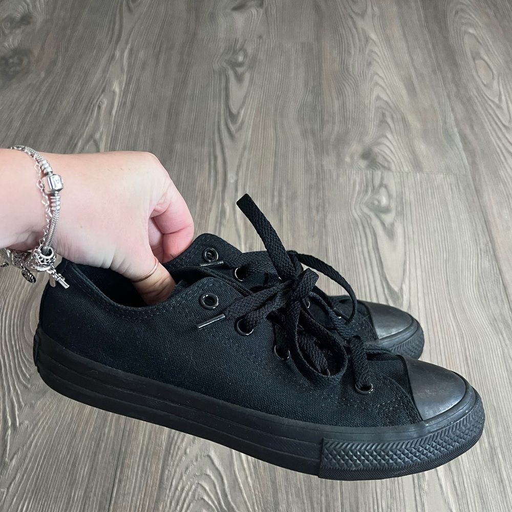 Girls converse